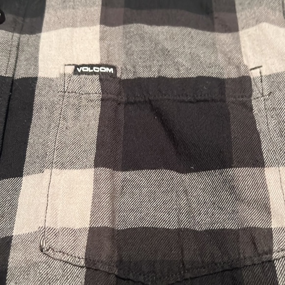 Volcom button down long sleeved shirt - size small - Picture 3 of 3